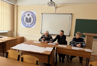 27.02.2026 року відбувся кваліфікаційний іспит у студентів групи ДК-09-22-КМ (3.6 д) спеціальності «Менеджмент». Студенти успішно склали його, вітаємо наших випускників.